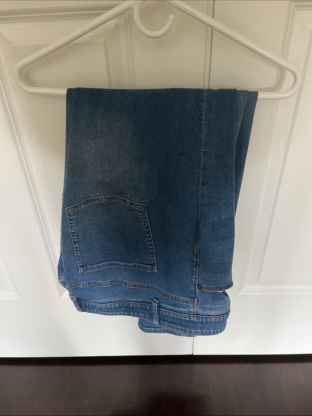 Soft Surroundings Women's Straight-Leg Jeans in Medium Blue